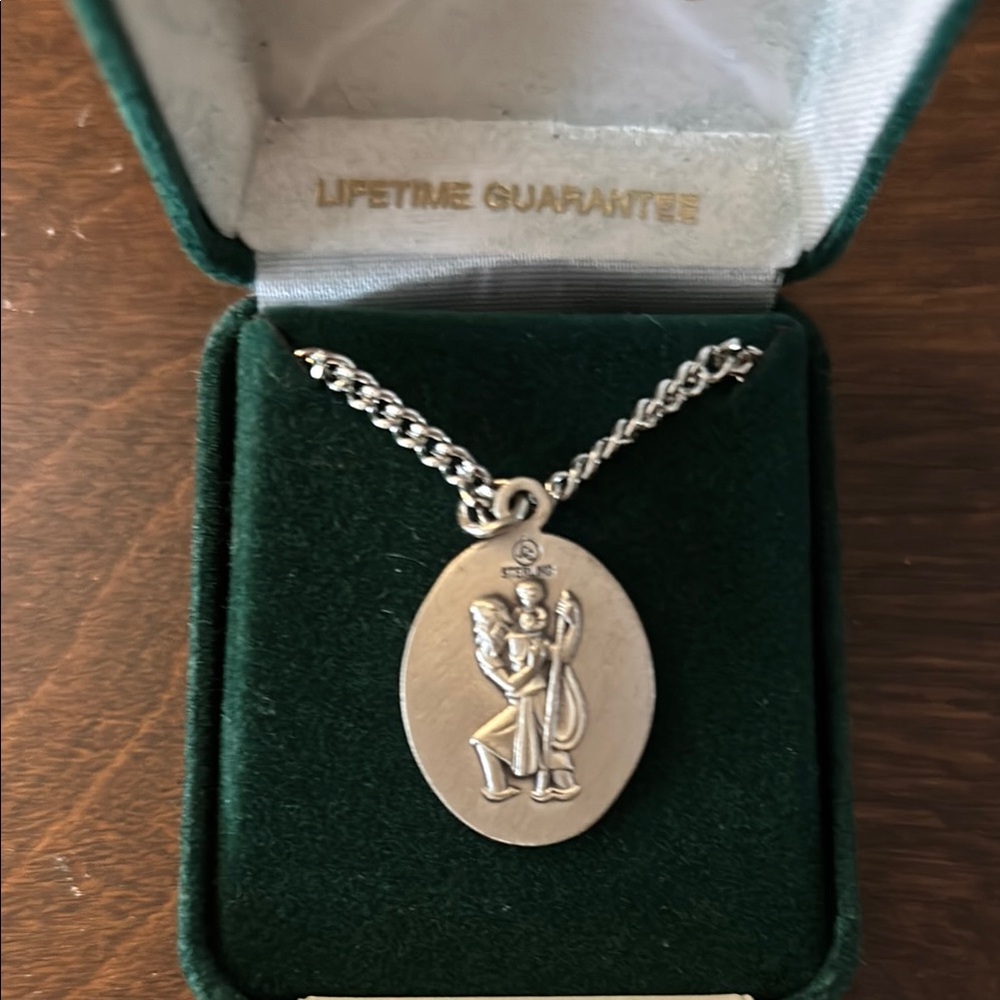 Runners Protection Necklace - Picture 6 of 6